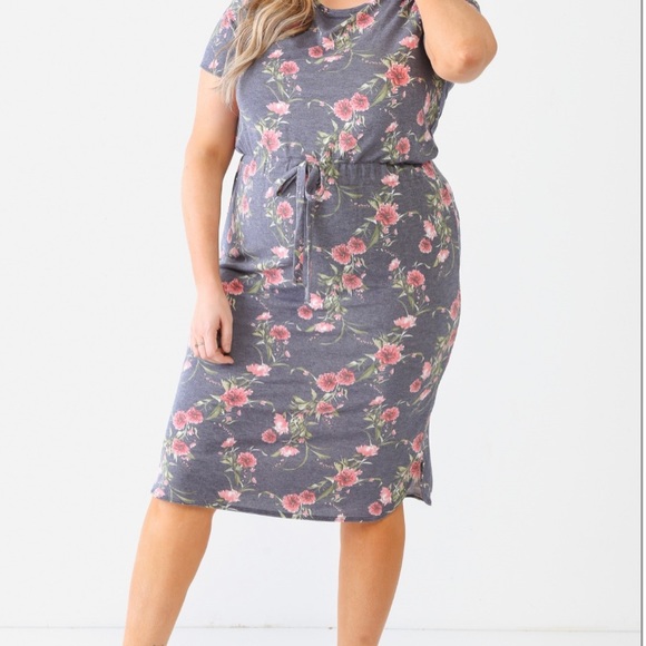 Sale‼️NWOT-Junior Plus Grey Flower Short Sleeve Crew Neck Midi Dress -1X - Picture 4 of 4